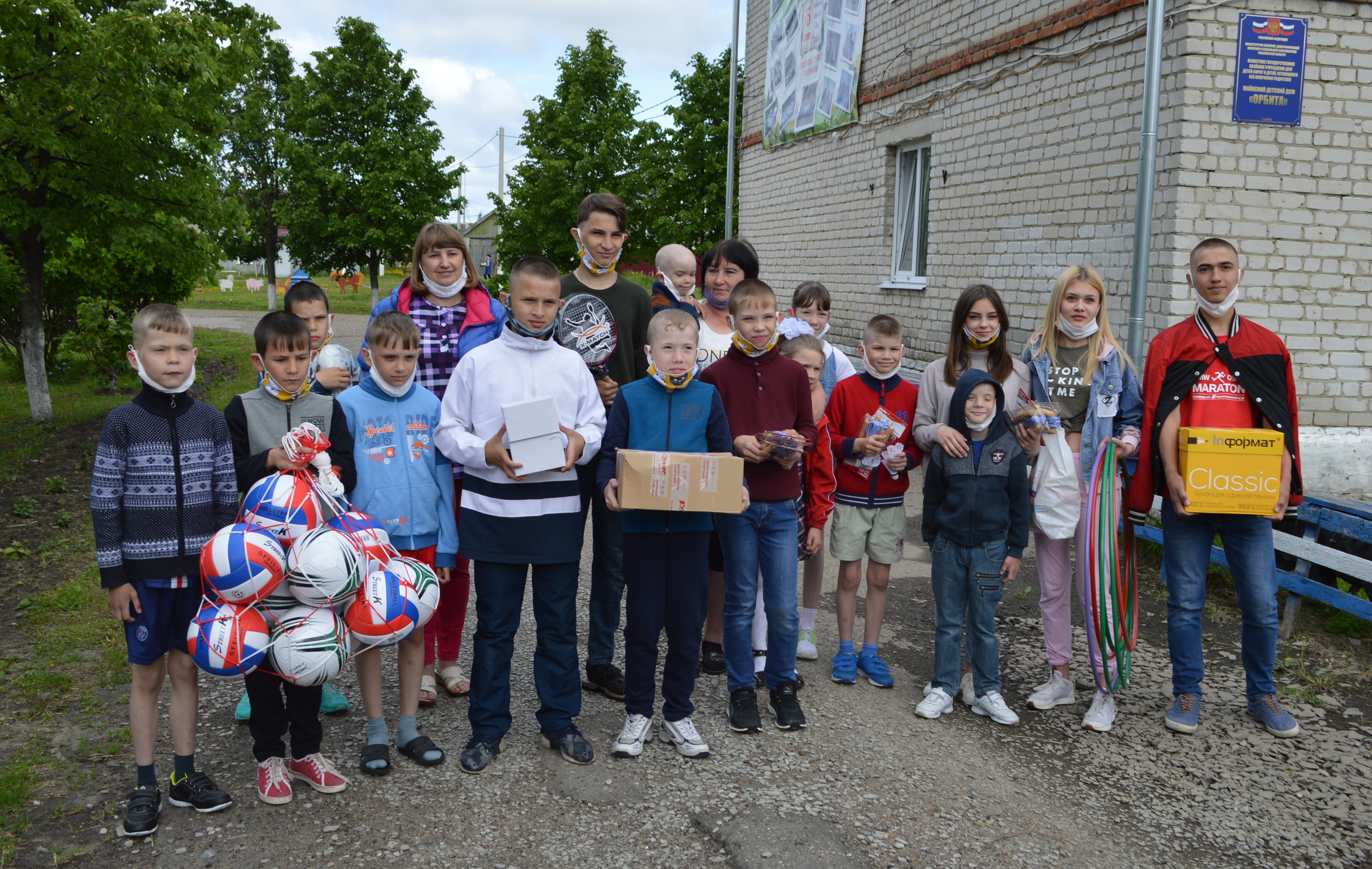 Сотрудники ТФОМС Ульяновской области поздравили воспитанников детдома «Орбита» с Днем защиты детей